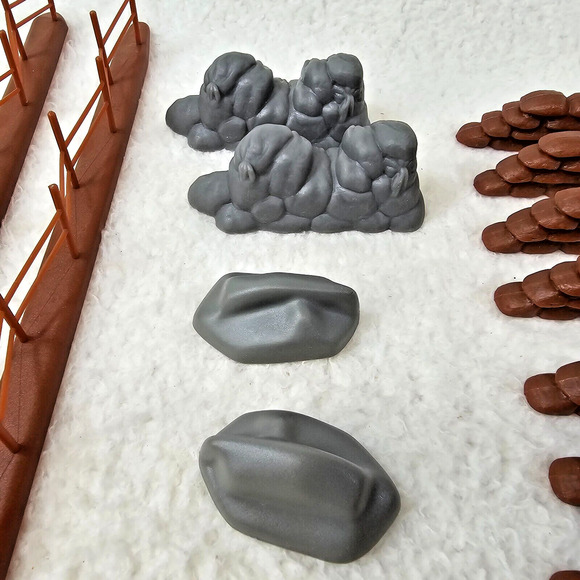 BMC Soldiers Terrain Lot of 40 Tan Green WWII w Fences Terrain from Iwo Jima Set - Picture 3 of 16